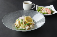 魚介の冷製バジルクリームパスタ