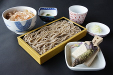 とろろ蕎麦とわさび丼