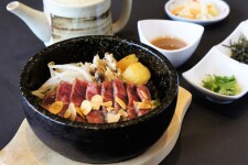 石焼きガーリックステーキ丼