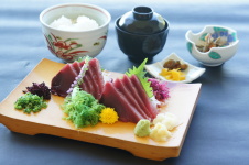 【土日限定メニュー】鰹の刺身