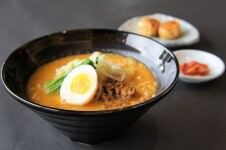 胡麻香る担々麺