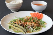 蒸し鶏の特製香味ソース