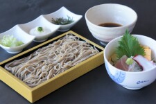 とろろ蕎麦とミニ海鮮丼